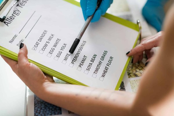 Comment les entreprises de l'industrie alimentaire peuvent-elles naviguer dans les réglementations sur les allergènes ?