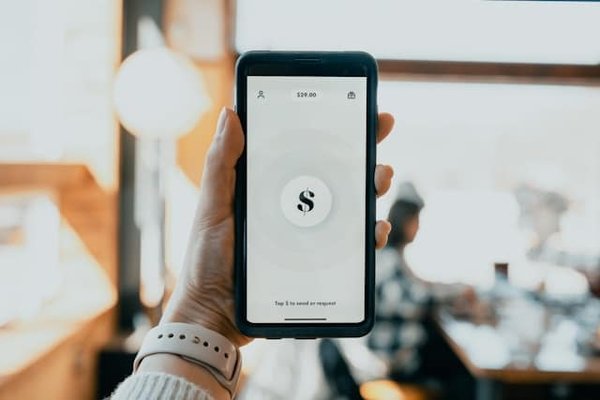 Quels sont les enjeux juridiques de la mise en œuvre de systèmes de paiement mobiles en entreprise ?